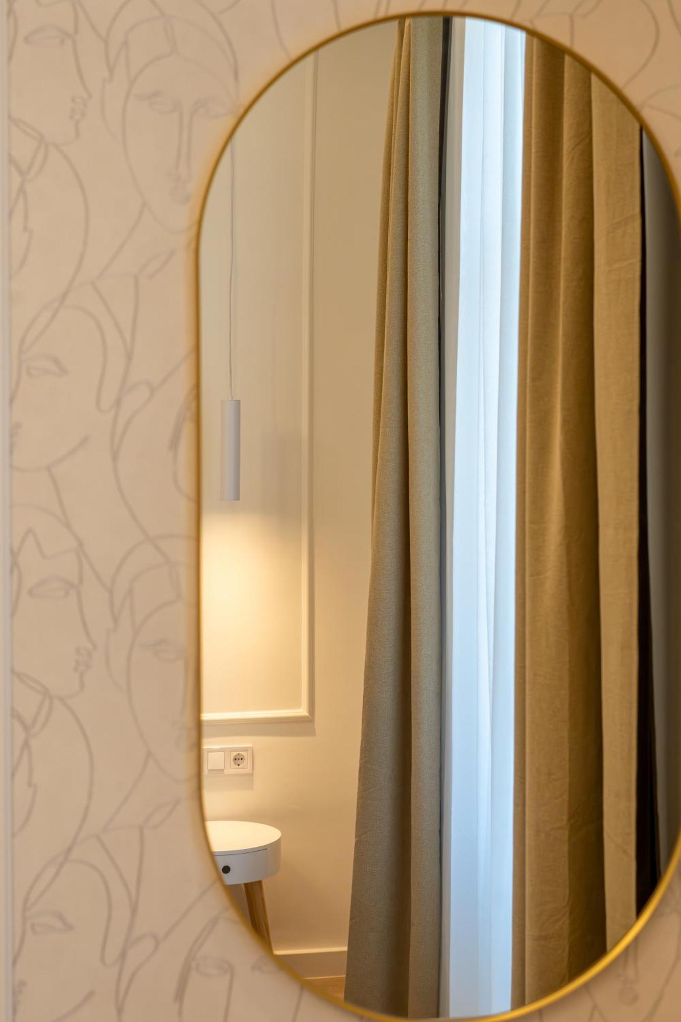Elisabeth-E40 3 Bedroom Modern Suite — Photos 3